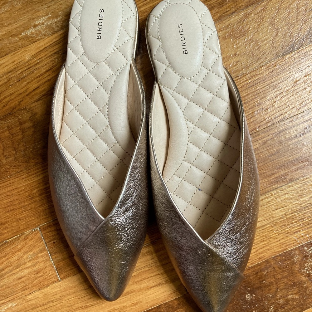 Birdies NIB champagne gold mules 7
